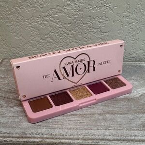 $8 🌙 Luna Magic Amor Eyeshadow Palette NEW